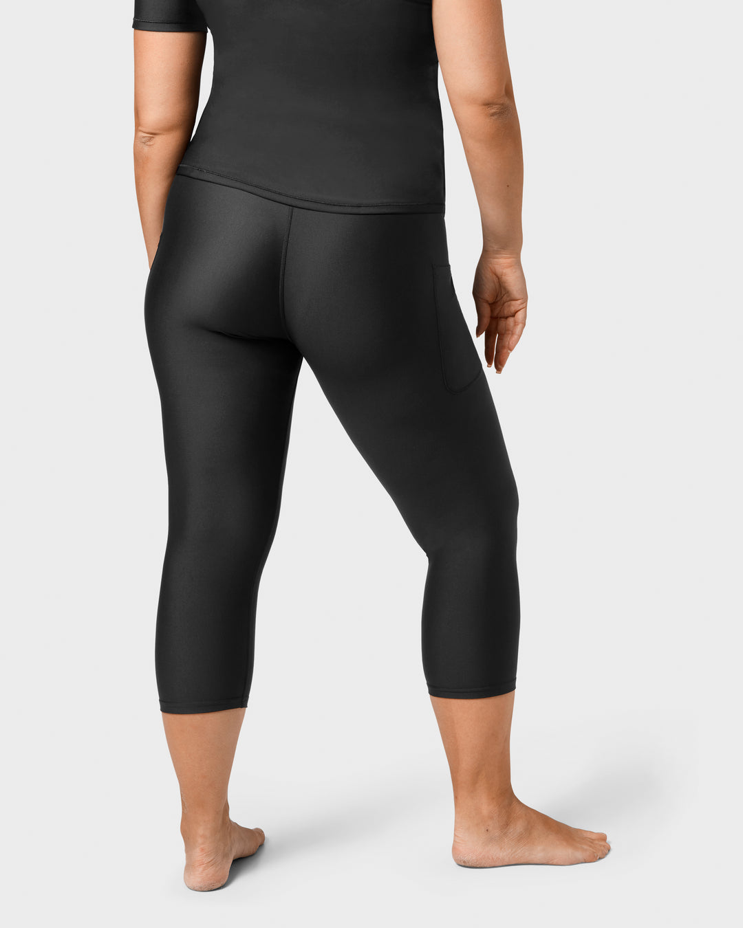 Signature Black Capri