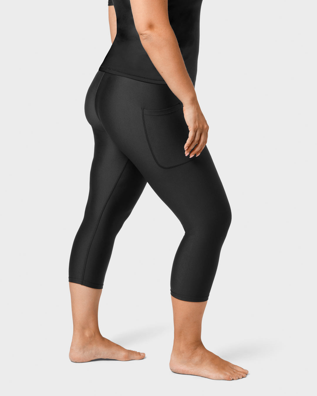 Signature Black Capri
